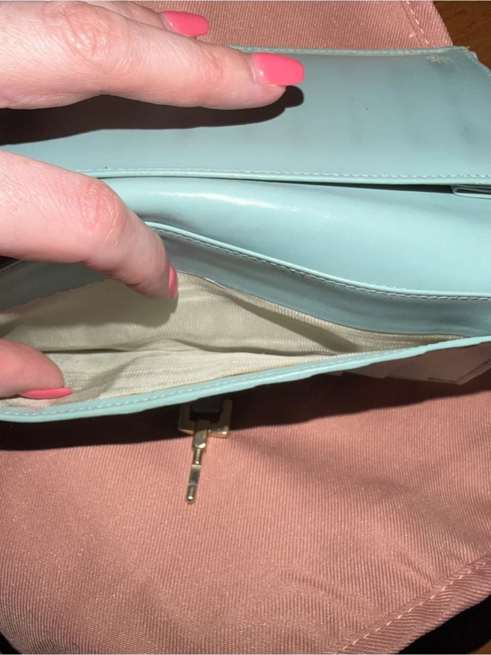 💜low start💜 Gucci Mint Leather Clutch with Gold-Tone Hardware - Picture 5 of 7